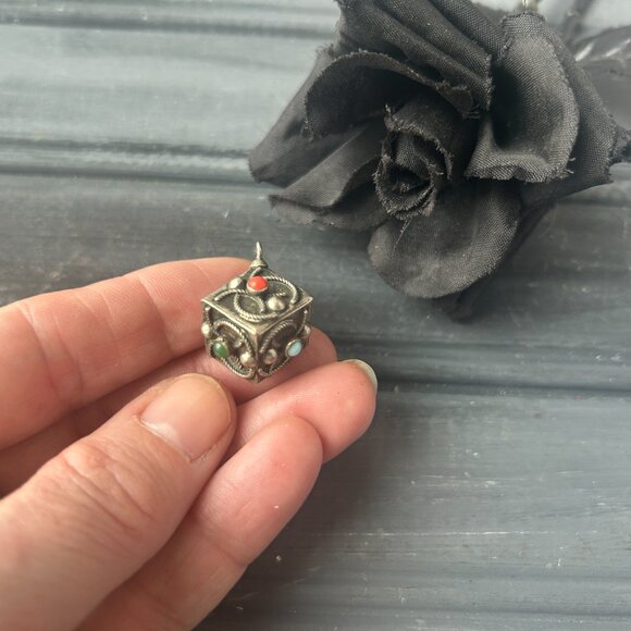 Sterling Silver Pendant w Gem Stones - Picture 3 of 9